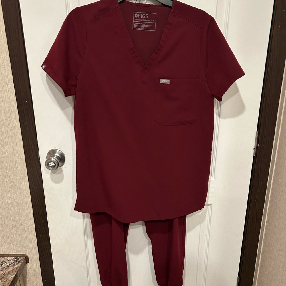 Figs Women's Scrub Set in Burgundy